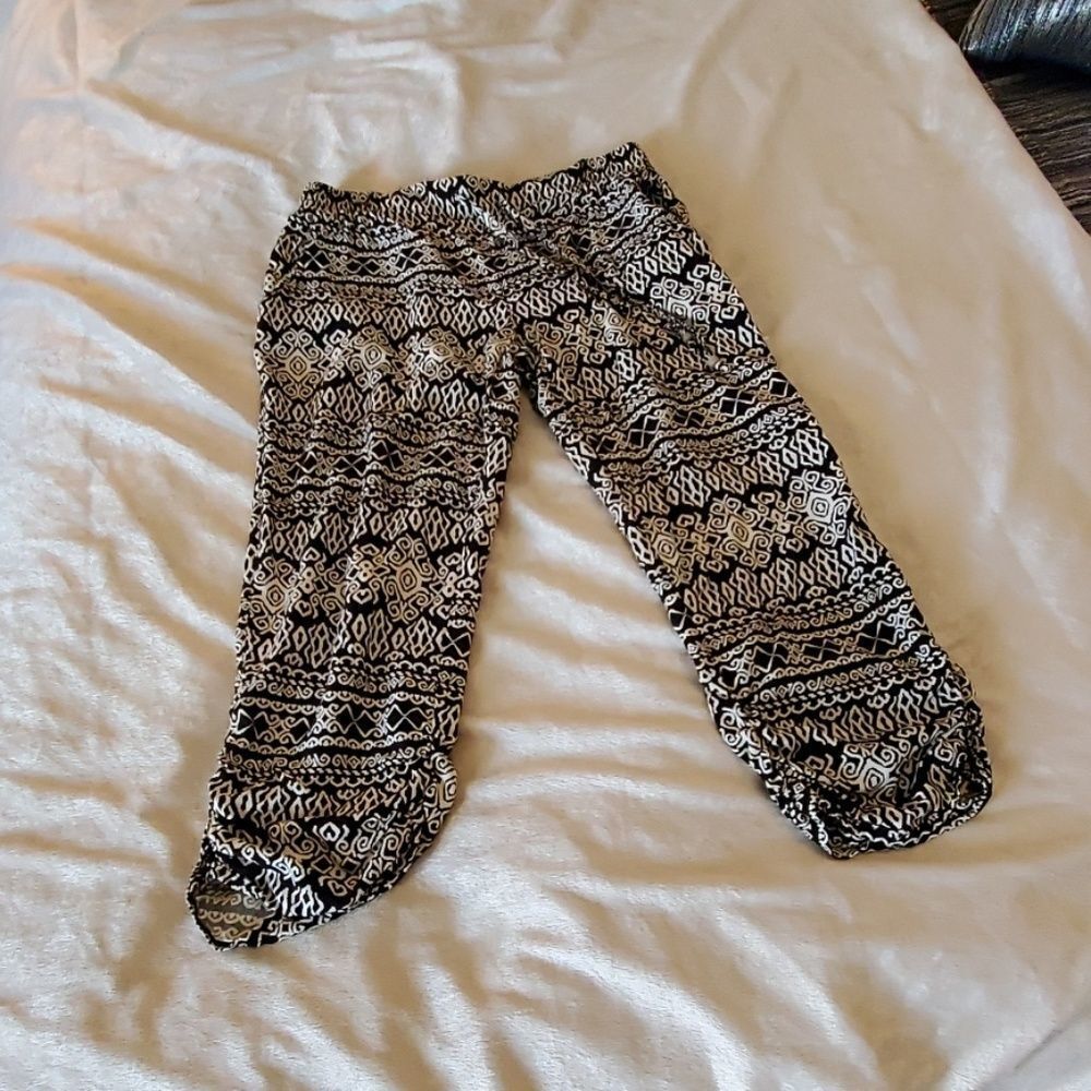 Super cute American rag crop pants